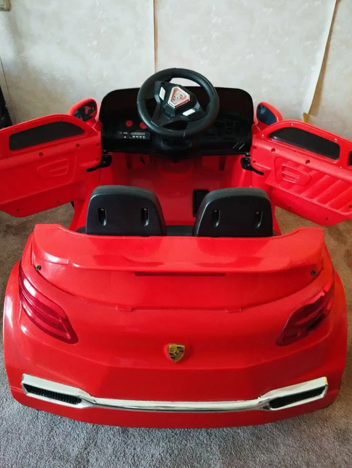 ماشین شارژی و صندلی و روروئک|اسباب‌بازی بچه|اصفهان, باغ نگاره|دیوار