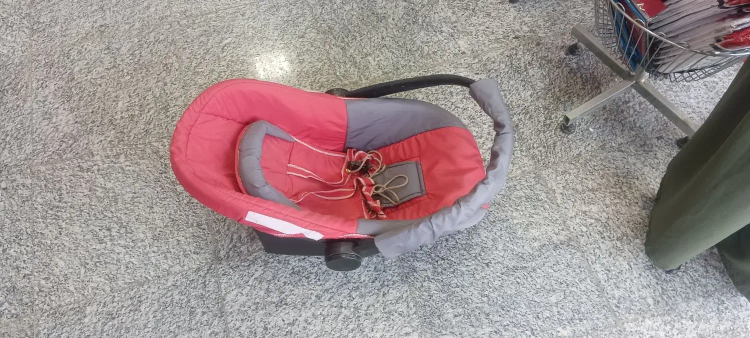 کریر|کالسکه و لوازم جانبی|تویسرکان, |دیوار