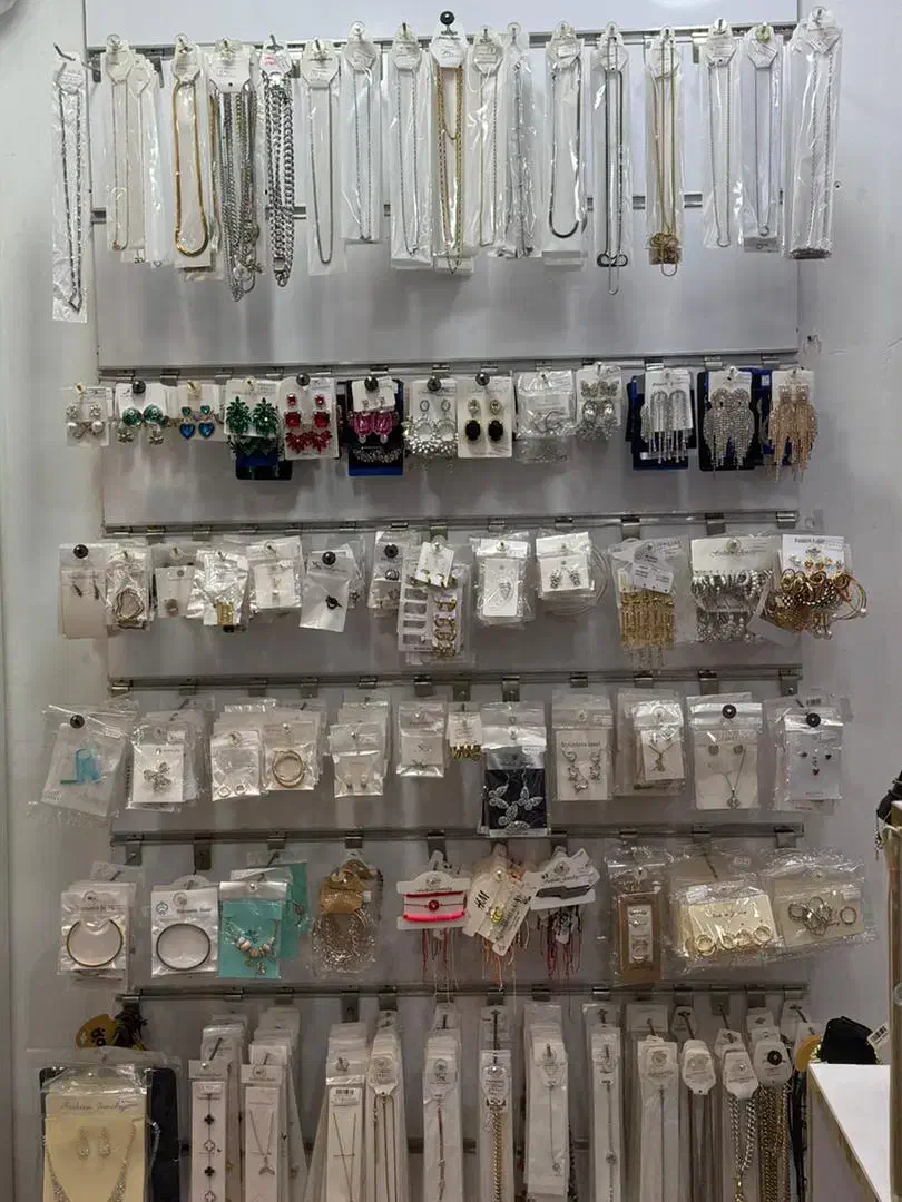 واگذاری مغازه بدلیجات و اکسسوری|اجارهٔ مغازه و غرفه|قم, ارم|دیوار