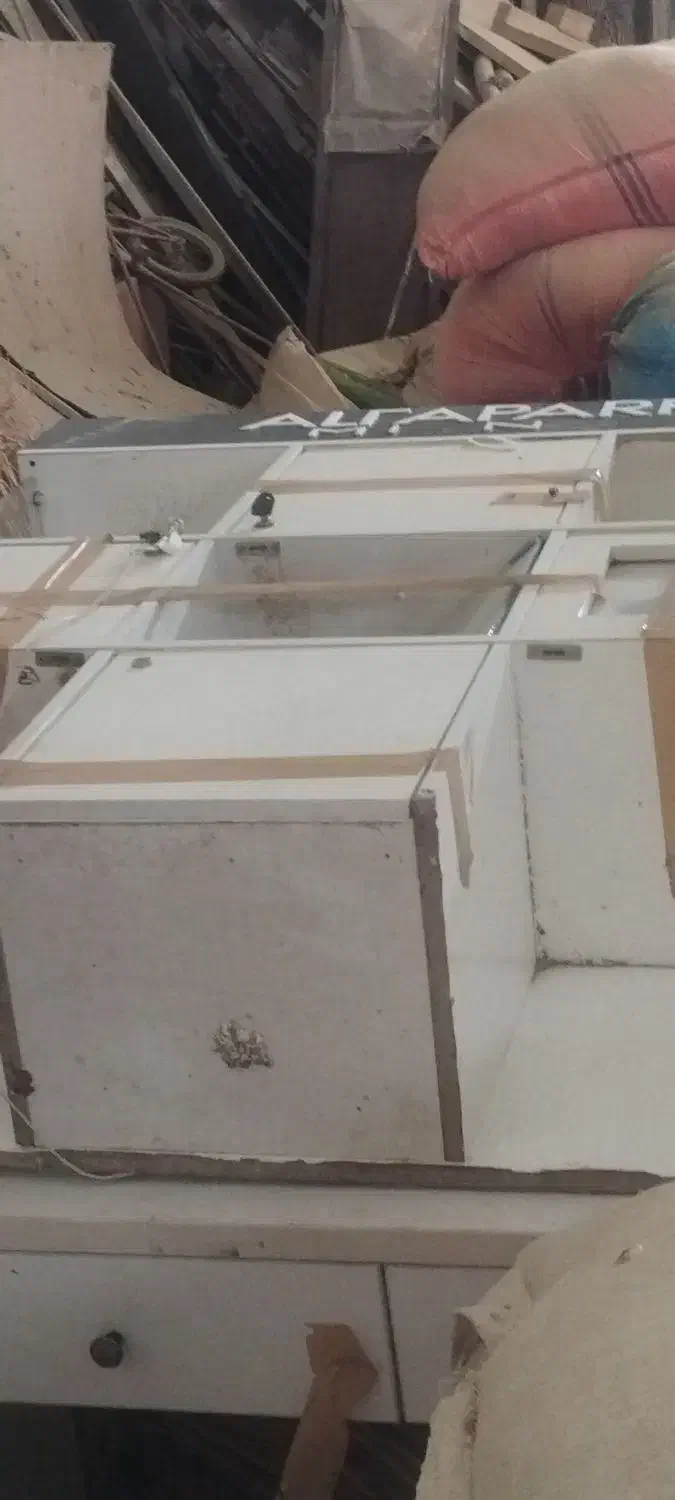 لوازم آرایشگاه|آرایشگاه و سالن‌های زیبایی|هرسین, |دیوار