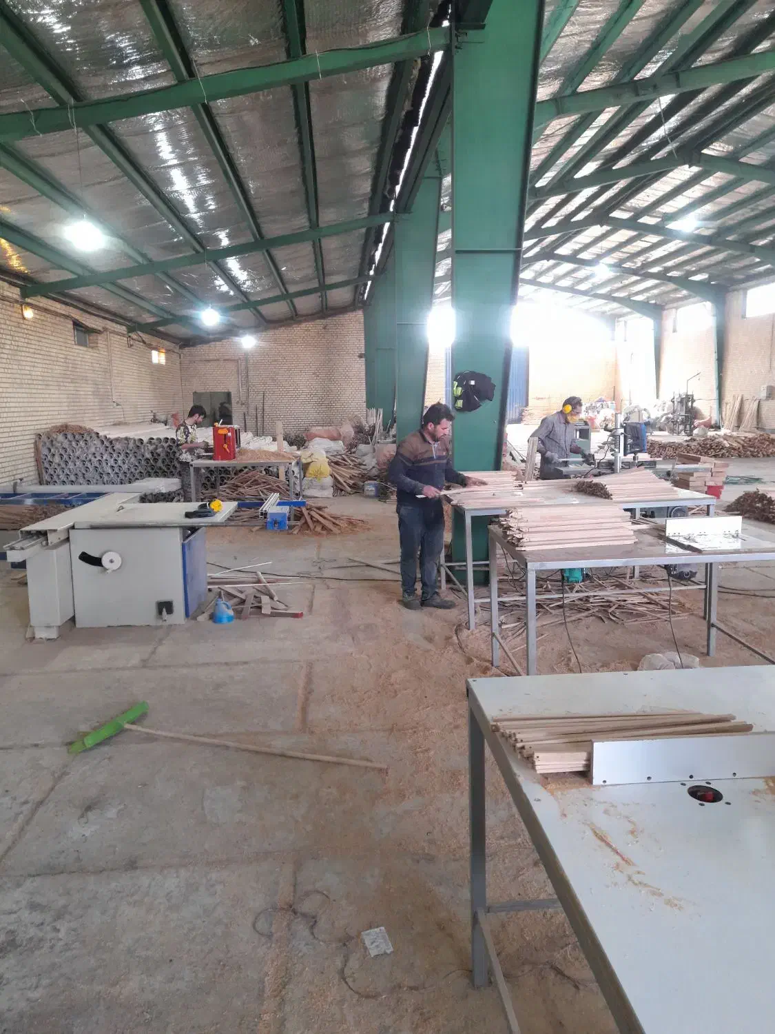 نیروی کار در کارگاه چوب|استخدام صنعتی، فنی، مهندسی|اردبیل, |دیوار