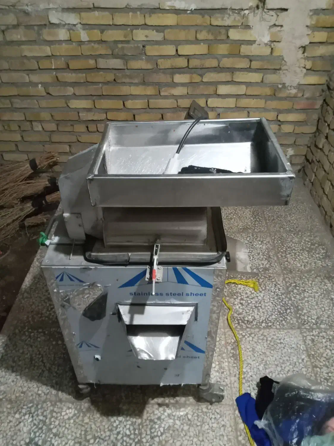 دستگاه ابگیری گوجه و انگور شرکت پولاد غرب همدان|ماشینآلات صنعتی|رزن, |دیوار