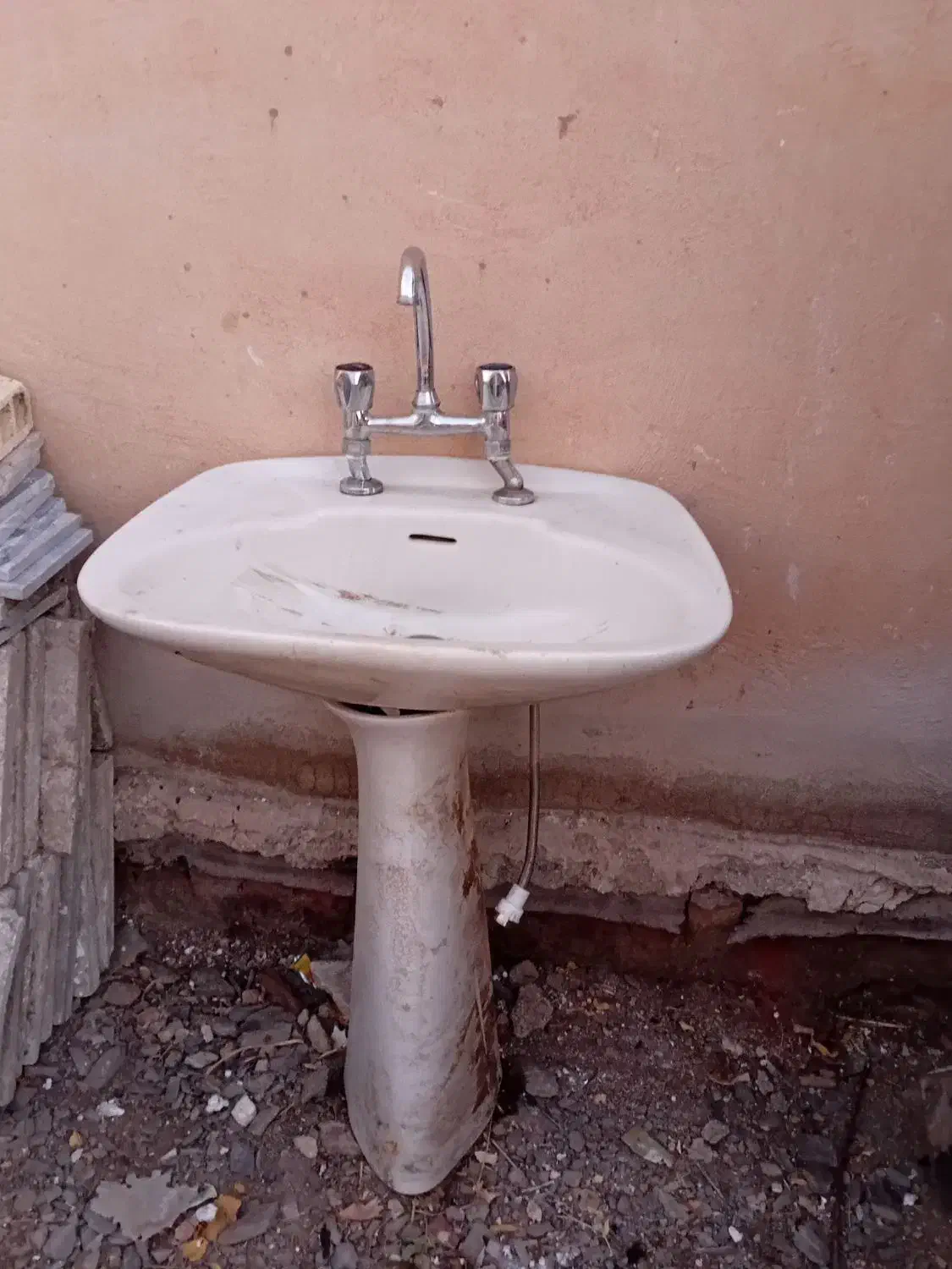 سینک و روشویی و منبع آب|لوازم سرویس بهداشتی|بروجرد, |دیوار