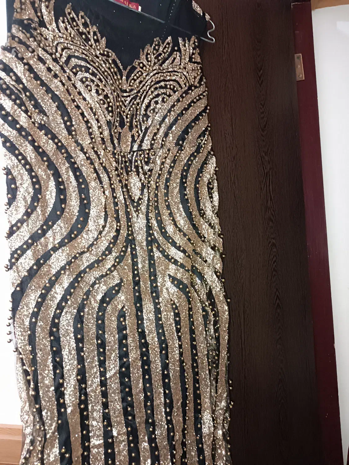 لباس مجلسی|لباس|ساری, |دیوار