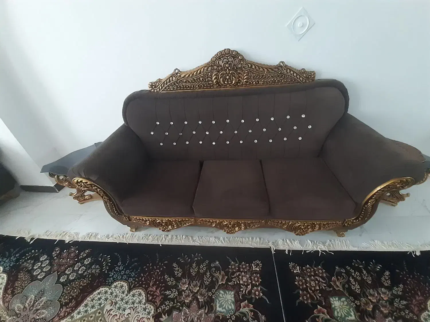 مبل هفت نفره|مبلمان خانگی و میز عسلی|صحنه, |دیوار