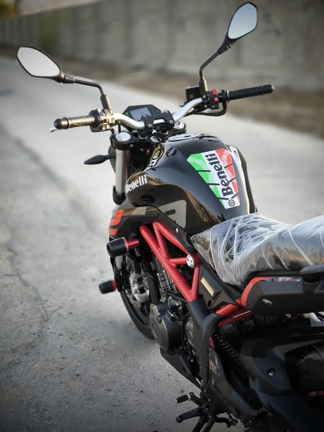 بنلی ۳۰۰ جفت سیلندر|موتورسیکلت|بوشهر, |دیوار