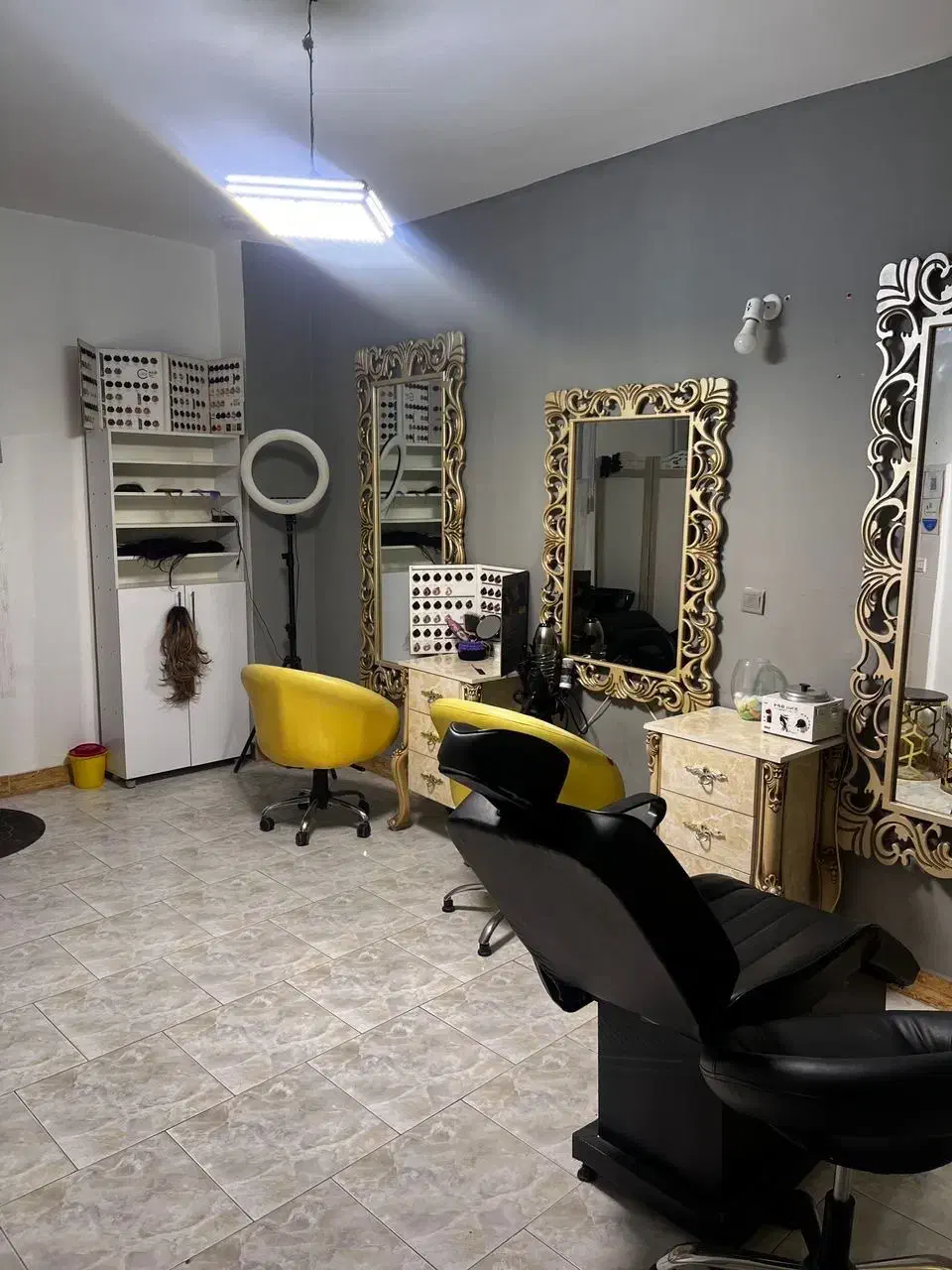 لوازم آرایشگاه زنانه|آرایشگاه و سالن‌های زیبایی|چالوس, |دیوار