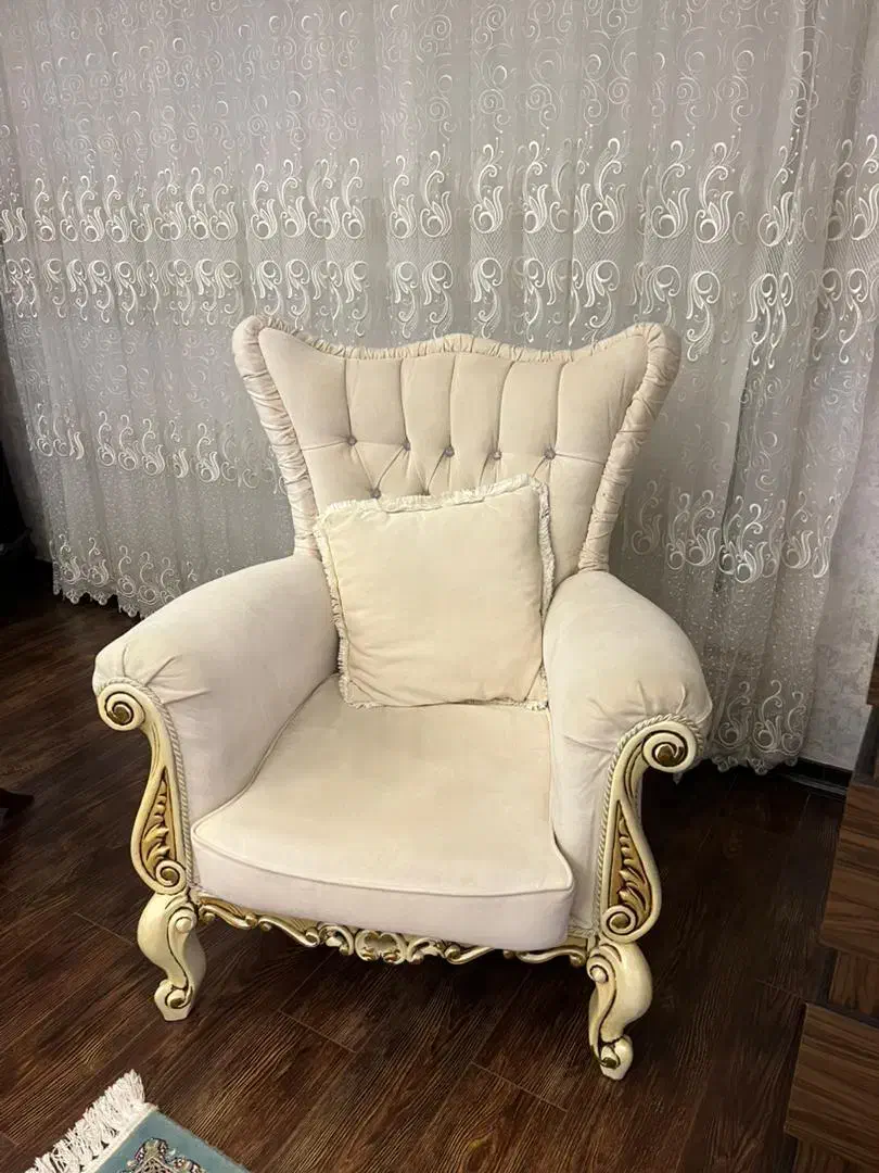 فروش یک دست مبل کلاسیک هفت نفره به همراه میز وسط|مبلمان خانگی و میز عسلی|فریدون‌کنار, |دیوار