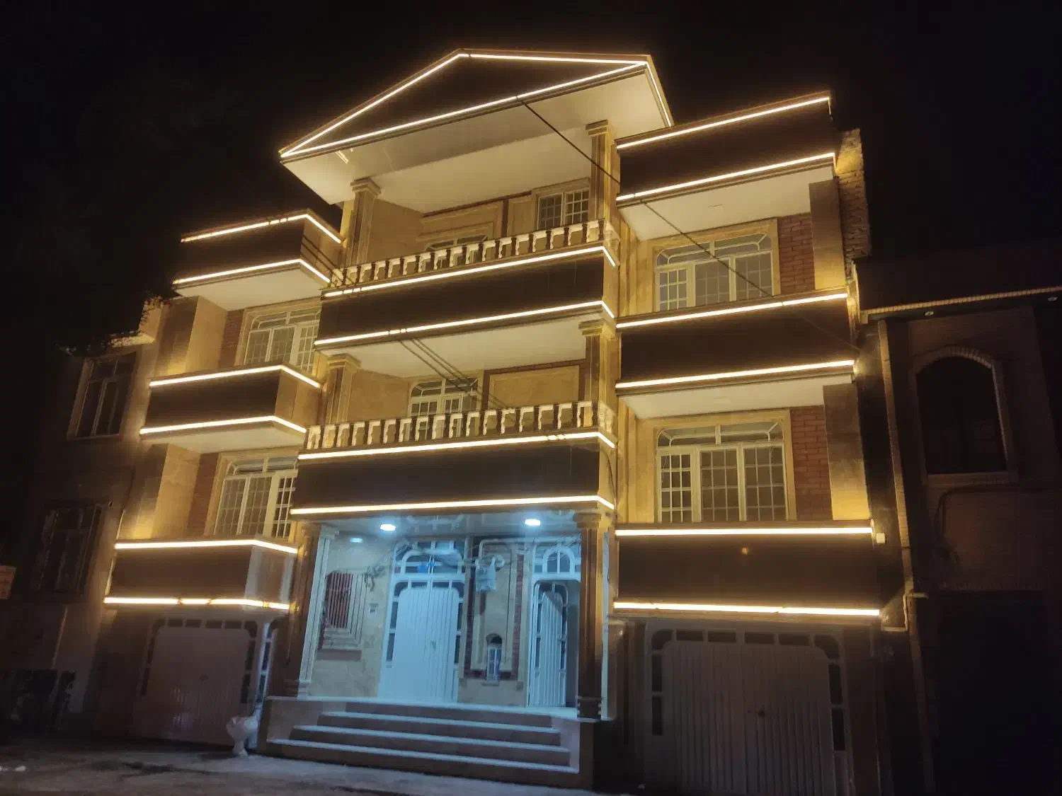 سیم کشی و برق کاری ساختمان و اداره ها|خدمات پیشه و مهارت|ارومیه, |دیوار