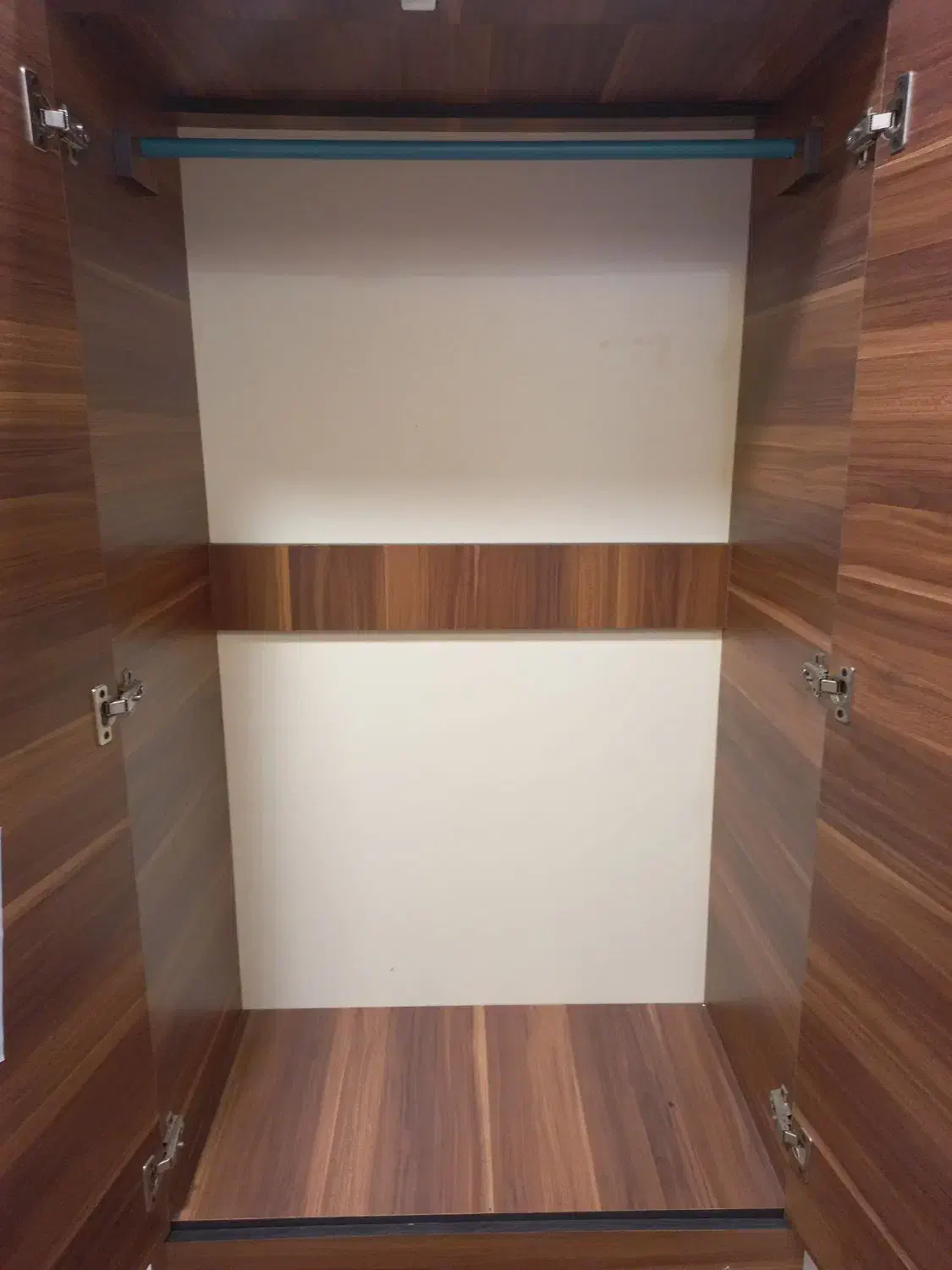 یک عدد کمد چوبی|جاکفشی، کمد، دراور|رشت, شهرک قدس|دیوار