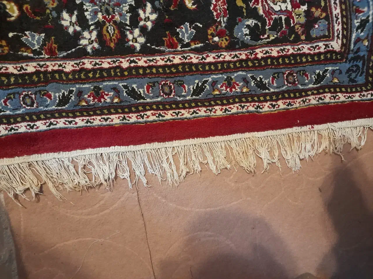 دو عدد فرش ۹ متری دوعدد ۶ متری وچهار عدد پشتی|فرش|فومن, |دیوار