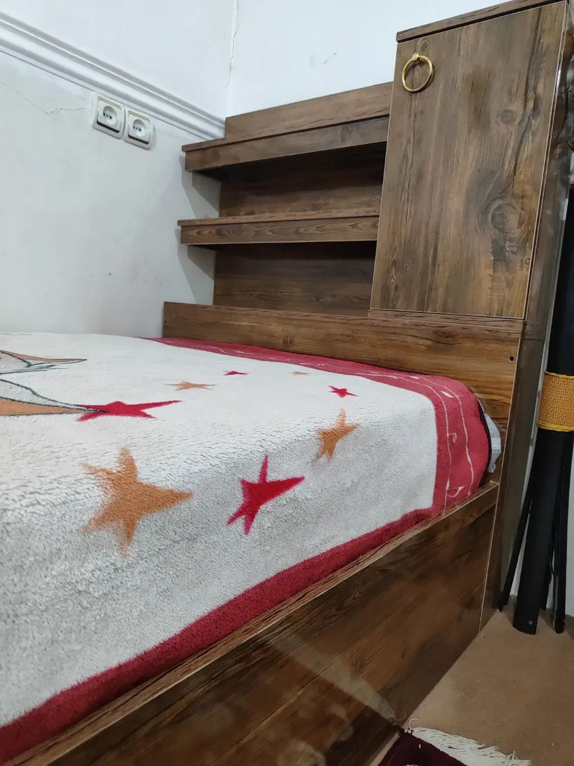 تخت تک نفره وتشک فنردار|تخت و سرویس خواب|بمپور, |دیوار