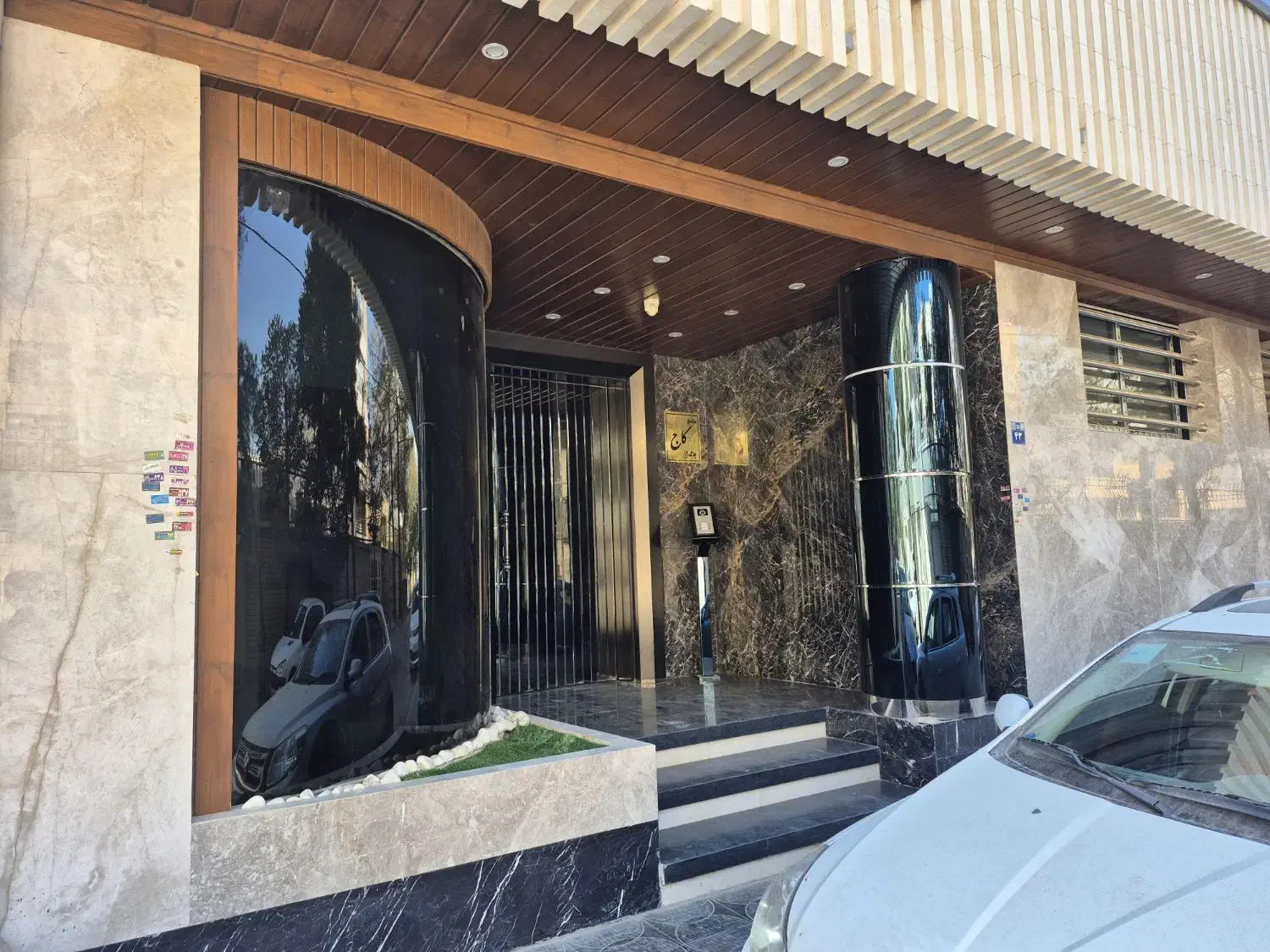 آپارتمان ۲۵۰متری لوکس کلید نخورده با جکوزی،خ لاهور|فروش آپارتمان|اصفهان, مفتح|دیوار