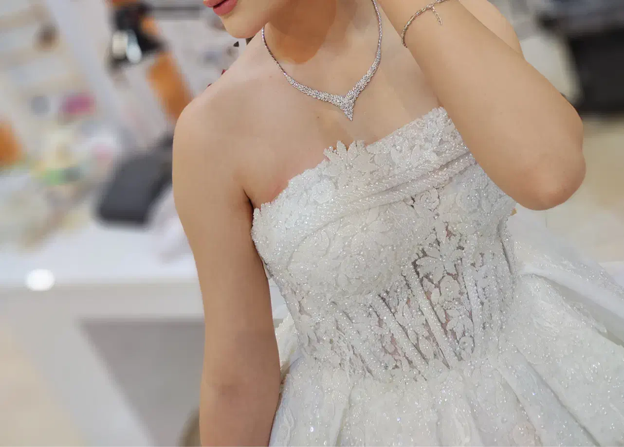 کرایه لباس عروس فوق العاده شیک ۵تومن|لباس|مشهد, ایثار|دیوار