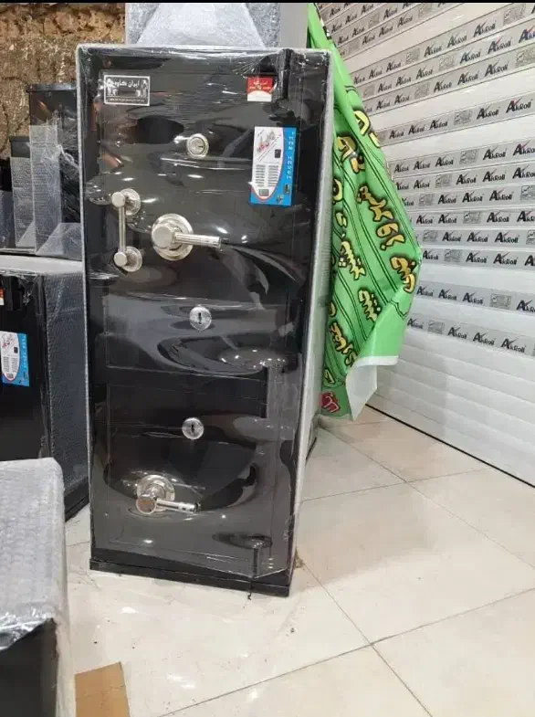 گاوصندوق زد سرقت|ابزارآلات|رودان, |دیوار