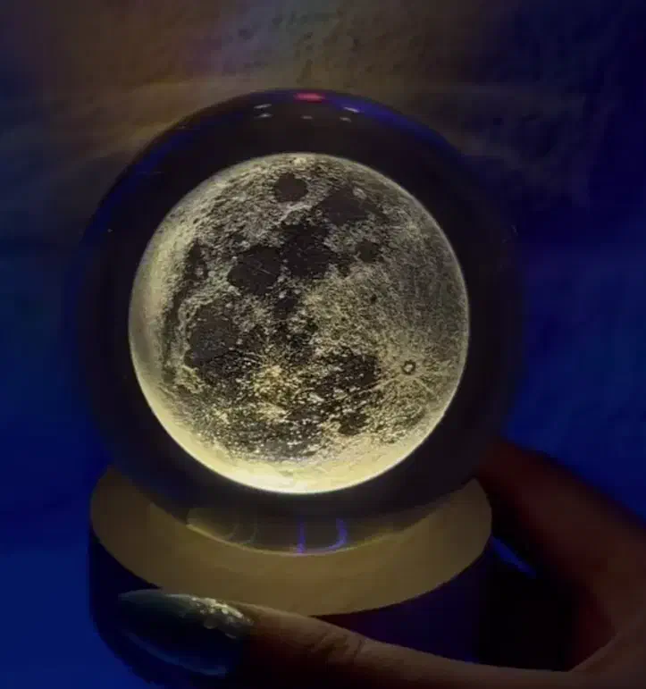 چراغ خواب گوی طرح ماه|چراغ خواب و آباژور|هشتگرد, شهرک راه آهن|دیوار