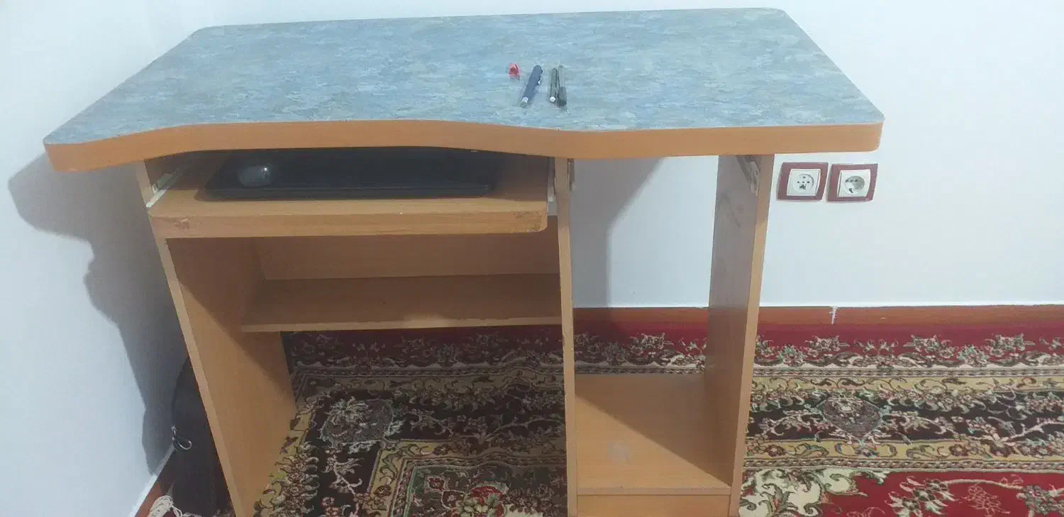 میزتحریروکامپیوتر|میز تحریر و کامپیوتر|همدان, |دیوار