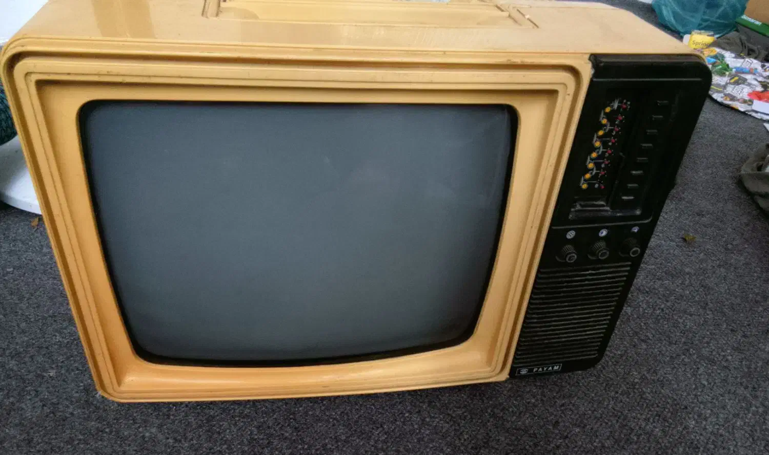 تلویزیون سیاه سفید پیام|کلکسیون اشیاء عتیقه|لنگرود, |دیوار
