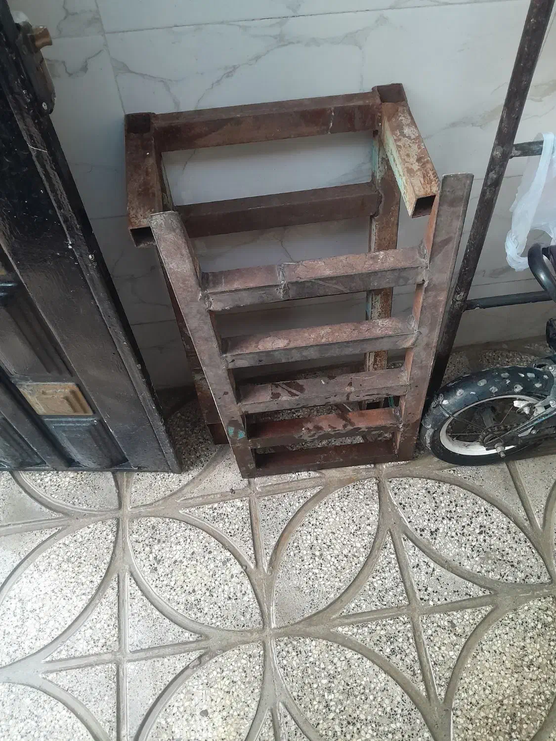 پل آهنی|مصالح و تجهیزات ساختمان|رباط‌کریم, رباط‌کریم|دیوار