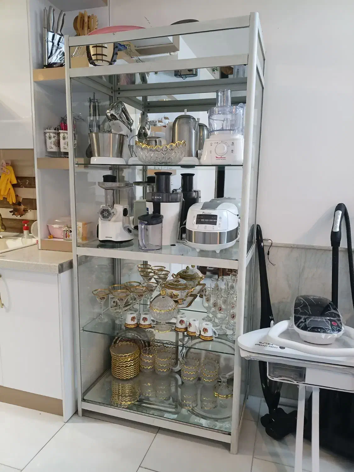 ویترین تمام شیشه الومینیومی|بوفه، ویترین، کنسول|مشهد, انقلاب|دیوار