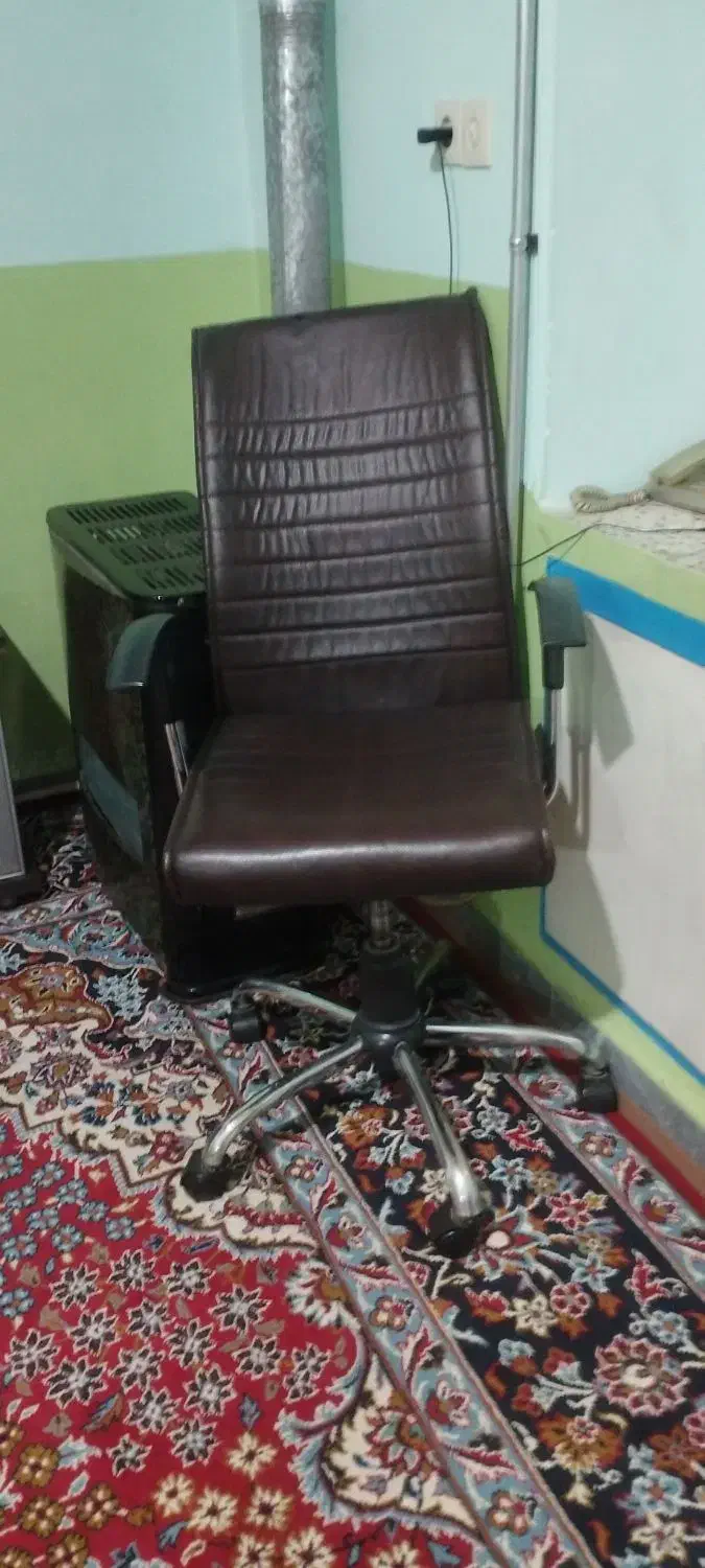 یک عدد صندلی چرخدار کارکرده|دفتر کار|شاهرود, |دیوار