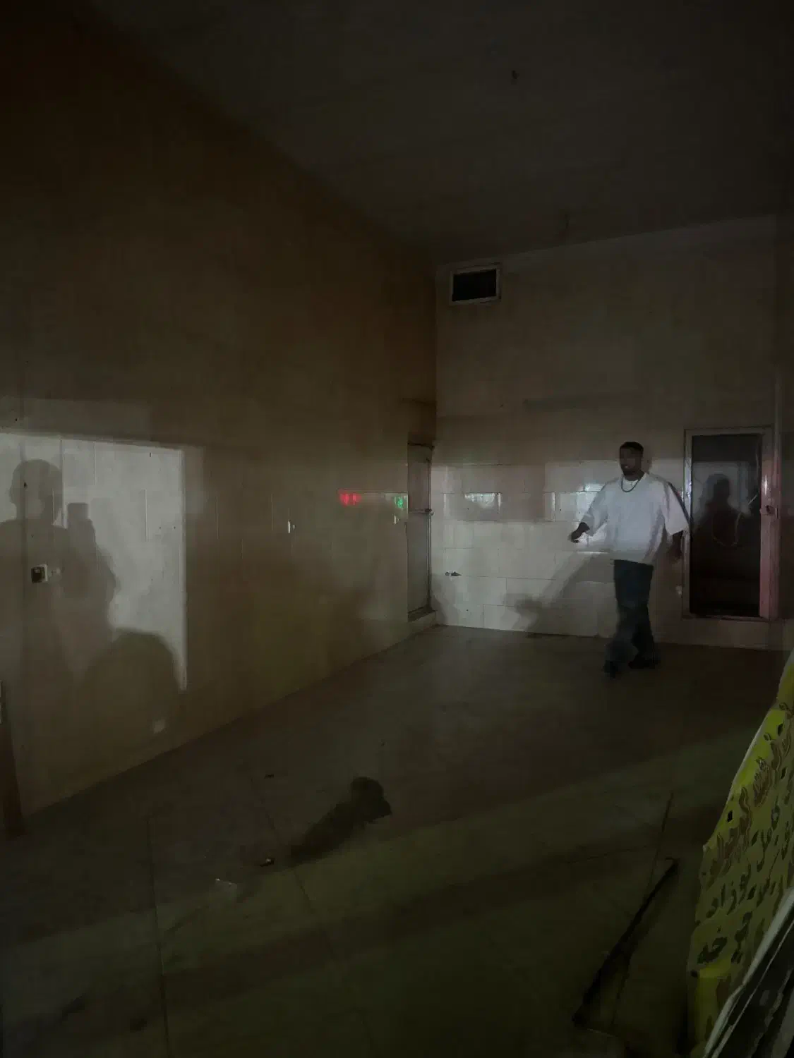 یک باب مغازه ۲۵ متری|اجارهٔ مغازه و غرفه|تهران, خاک سفید|دیوار