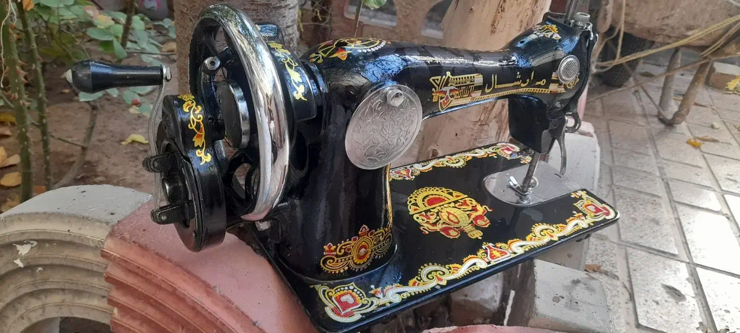 چرخ خیاطی قدیمی دوشیرنشان|چرخ خیاطی و ریسندگی|ابهر, |دیوار