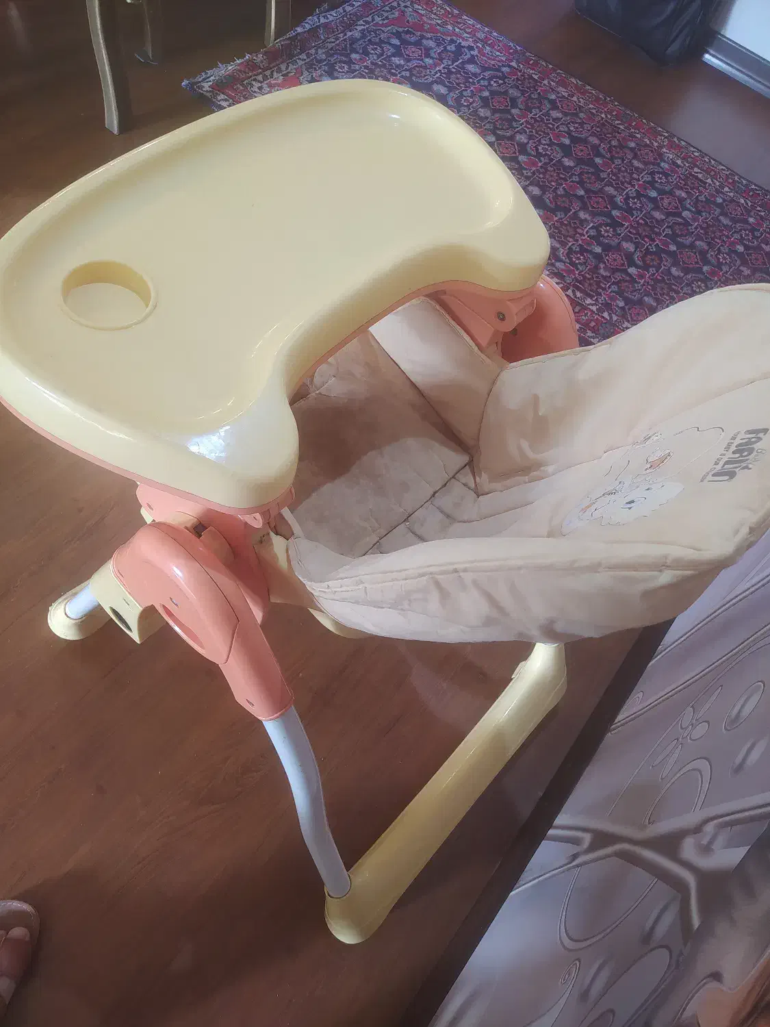 صندلی غذای کودک|میز و صندلی غذاخوری|اندیشه, اندیشه فاز ۳|دیوار