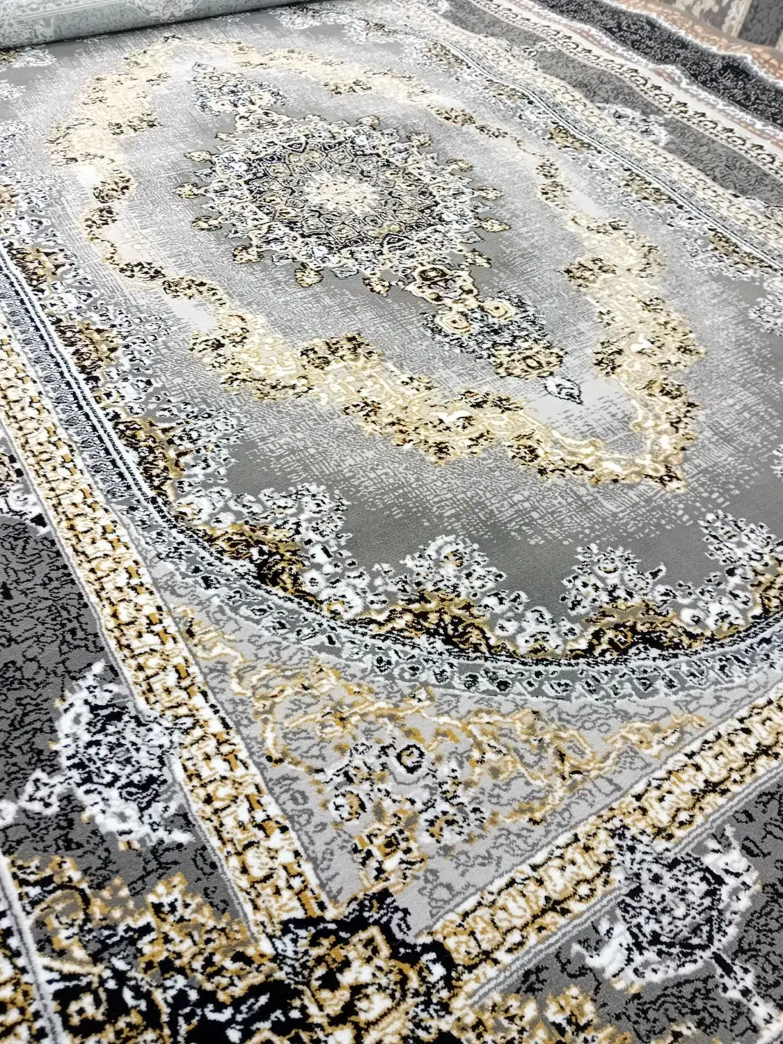 فرش باغ ارم ۷۰۰شانه ۱۲.۹.۶متری تراکم ۲۵۵۰اکبند اصل|فرش|اصفهان, شیخ طوسی|دیوار