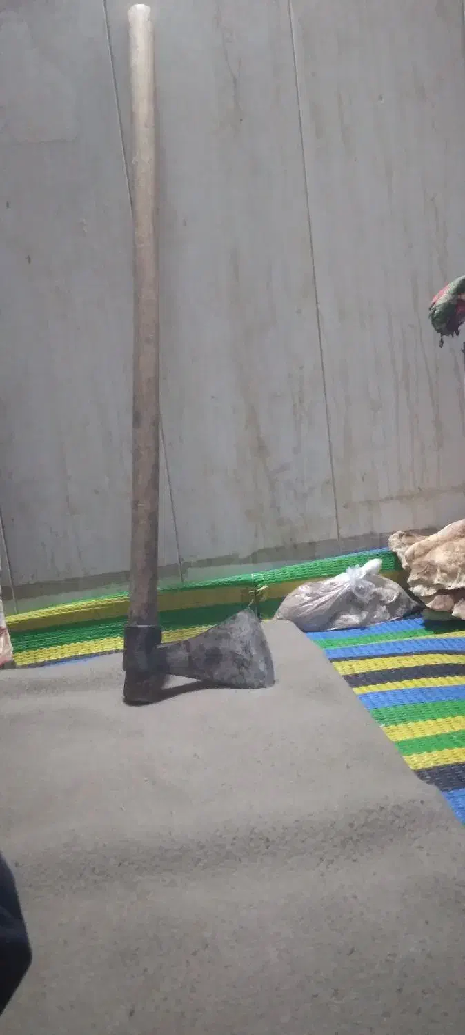 یک عدد تبر قیمت یک ملیون و ششصد|کوهنوردی و کمپینگ|گرگان, |دیوار