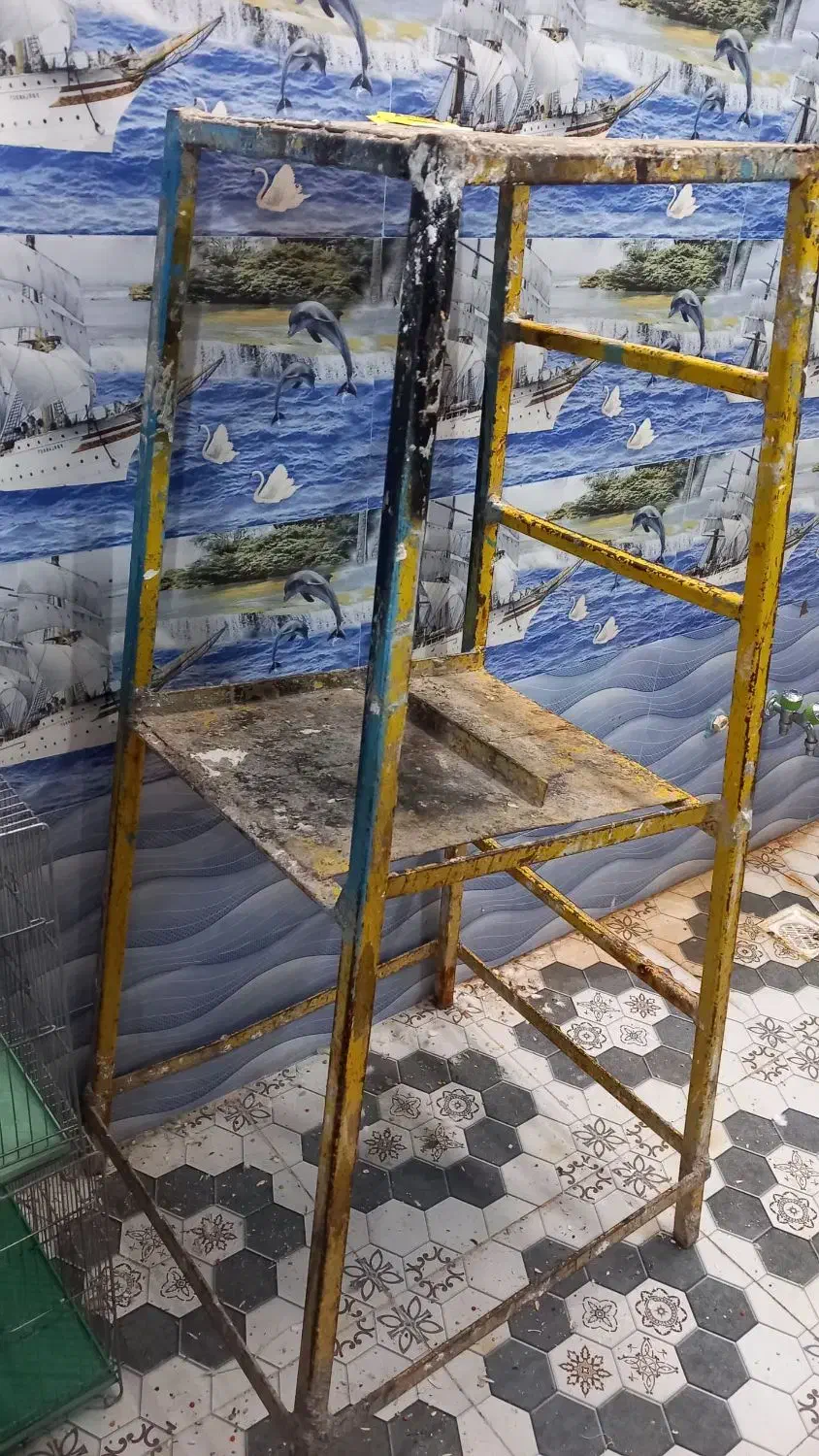 چهارپایه آهنی|صندلی و نیمکت|خرمشهر, |دیوار