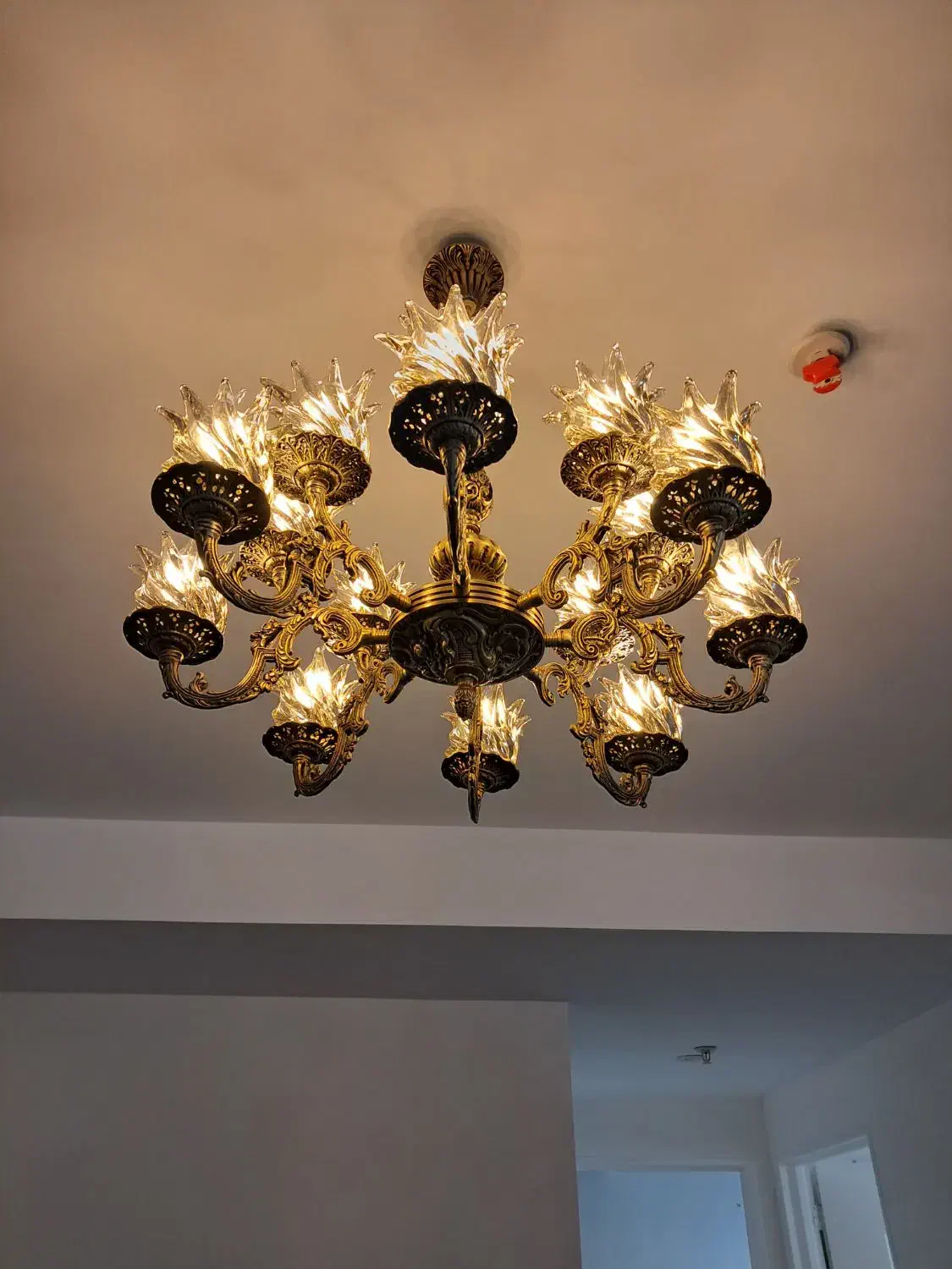 ۲ لوستر و ۱ مهتابی و ۱ روشنایی گازی|لوستر و چراغ آویز|تهران, شهرک چیتگر|دیوار