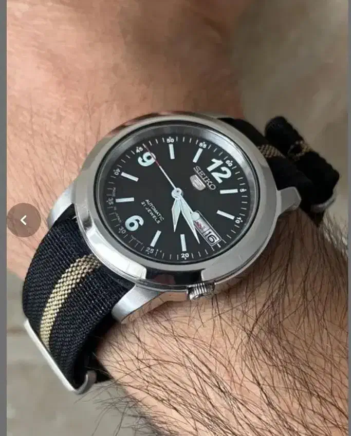 سیکو|ساعت|تهران, فلسطین (میدان انقلاب)|دیوار