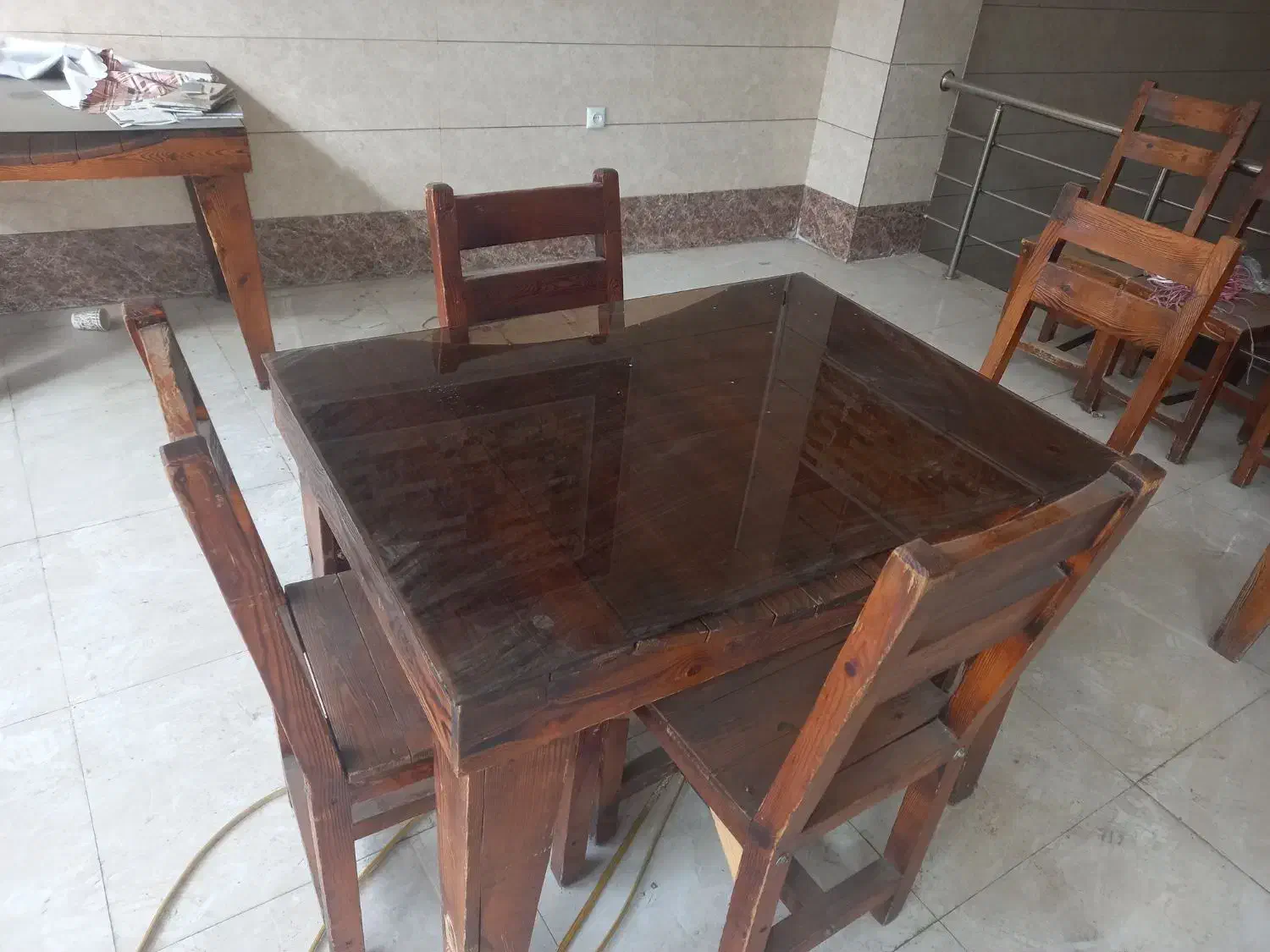 میز نهار خوری|میز و صندلی غذاخوری|کومله, |دیوار