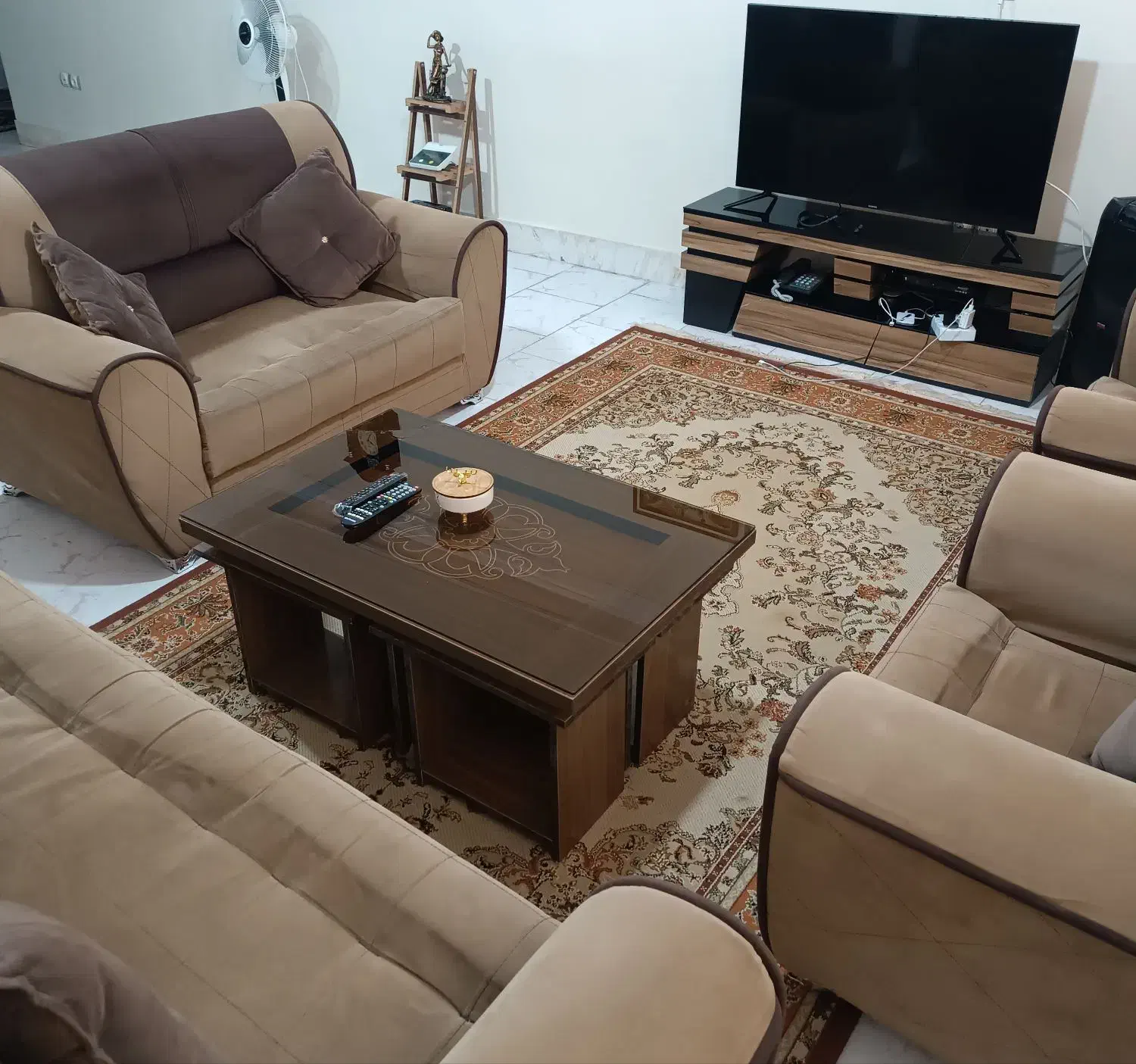 مبل|مبلمان خانگی و میز عسلی|فولادشهر, C4|دیوار