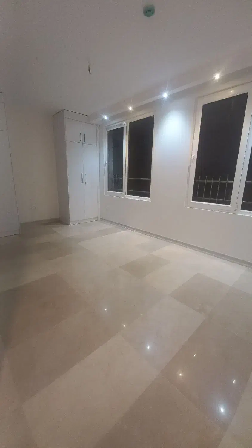 دریا  ۱۳۵ متر ۳ خوابه کیلید نخورده ۲ پارکینگ