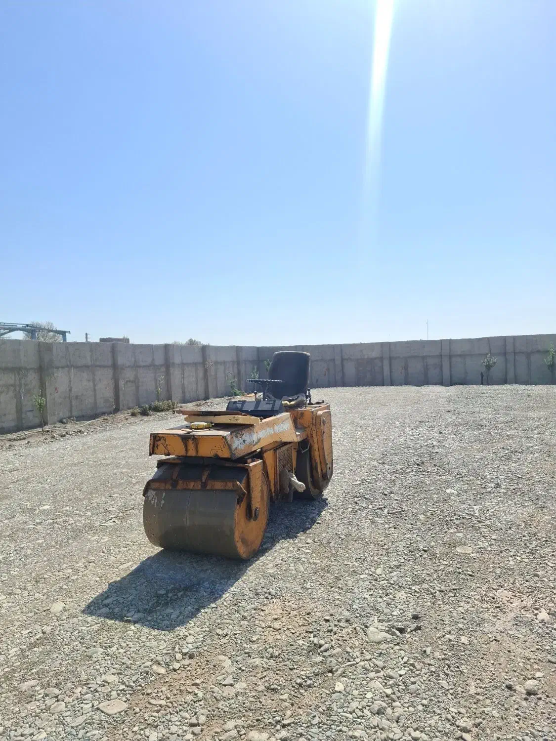 اجاره دهی غلطک برای کوبیدن مخلوط خاک دستی|خدمات پیشه و مهارت|اندیشه, اندیشه فاز ۳|دیوار