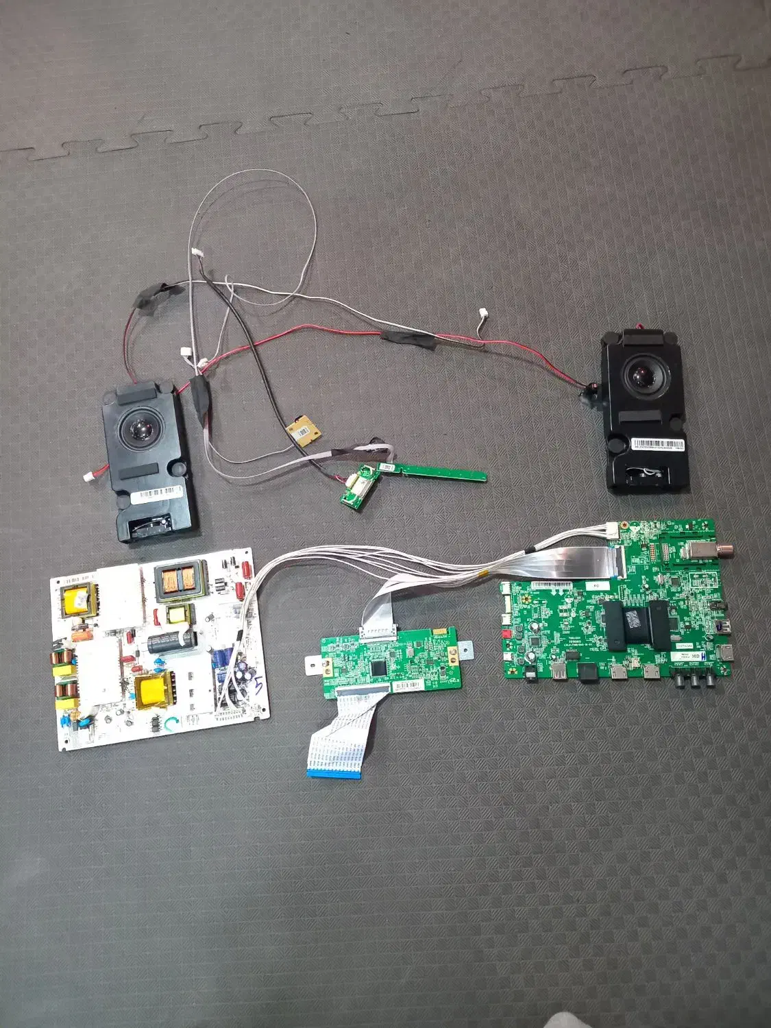 برد کامل تلویزیون|تلویزیون و پروژکتور|رشت, یخسازی|دیوار