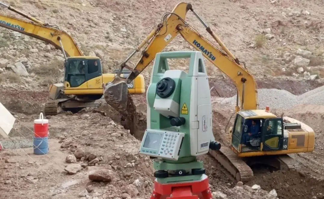 نقشه بردار خدمات نقشه برداری یوتی ام شمیم|خدمات پیشه و مهارت|بروجرد, |دیوار