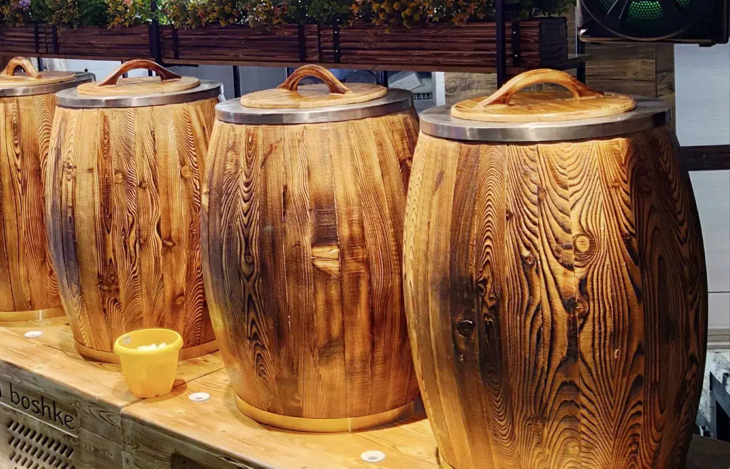 یک عدد دستگاه کیوسک ثبت سفارش و ۲عدد فریزر بستنی|کافی‌شاپ و رستوران|مراغه, |دیوار