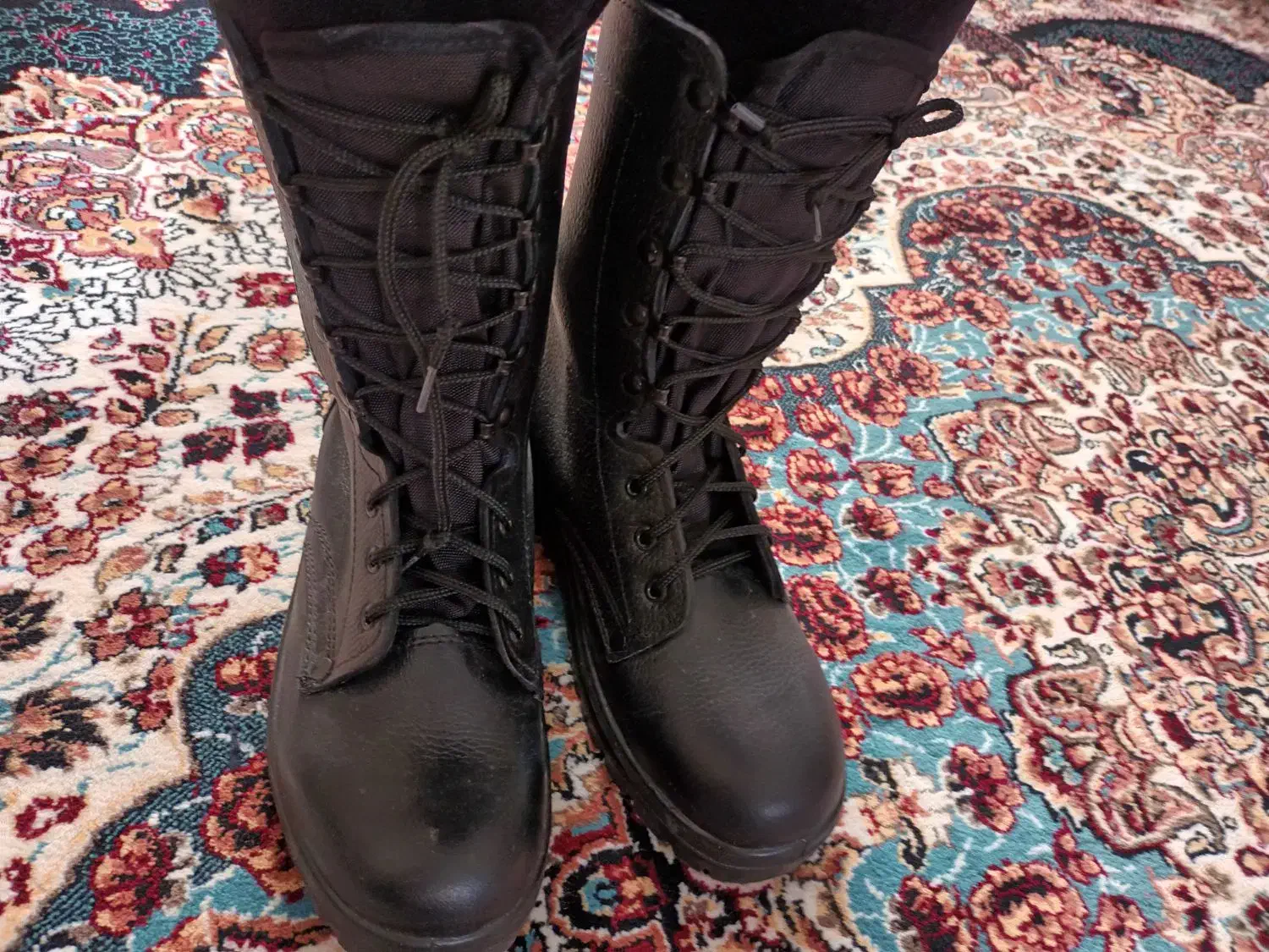 پوتین  سربازی|کیف، کفش، کمربند|سراب, |دیوار