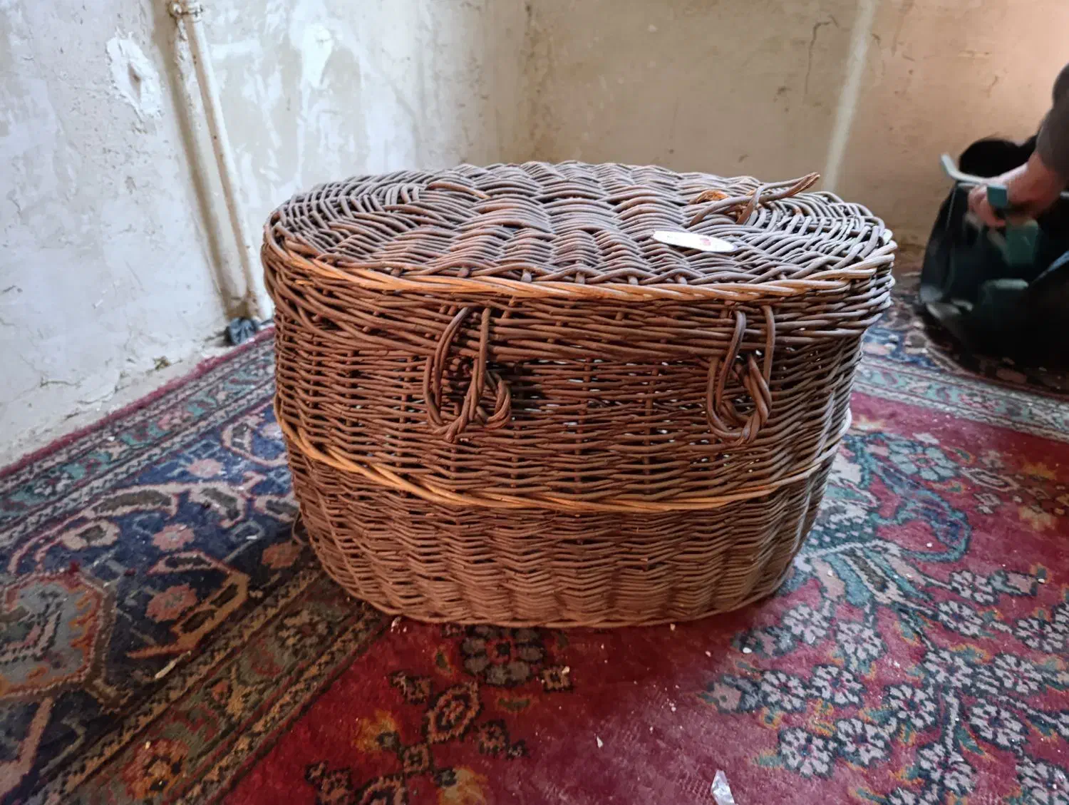 سبد قدیمی|کلکسیون اشیاء عتیقه|آران و بیدگل, |دیوار