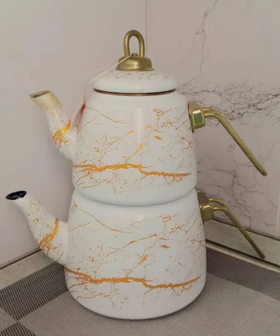 کتری و قوری لعاب|قوری، کتری، قهوه‌ساز دستی|رشت, هلال احمر|دیوار