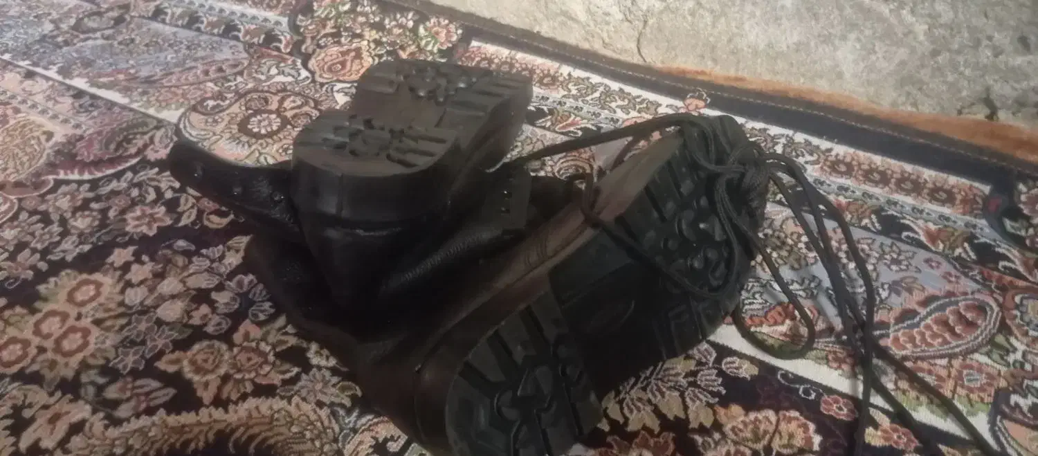 پوتین|کیف، کفش، کمربند|سراوان, |دیوار