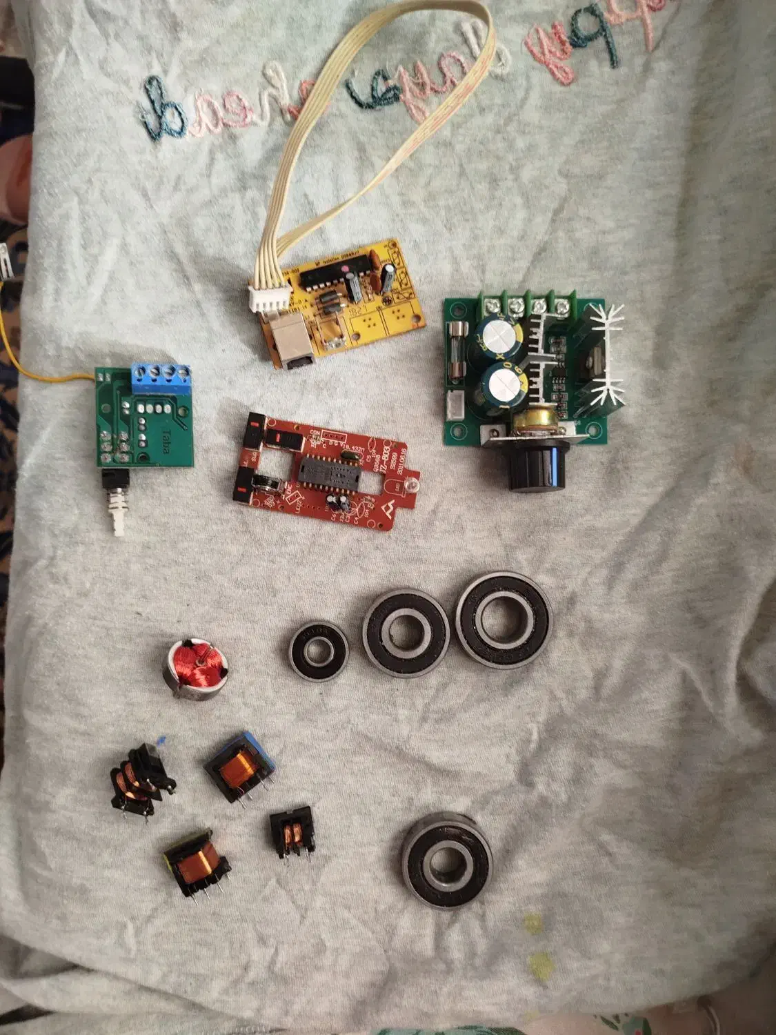 تعدادی بلبرینگ دانه ای|قطعات و لوازم جانبی رایانه|قم, سراجه (۱۵ خرداد)|دیوار