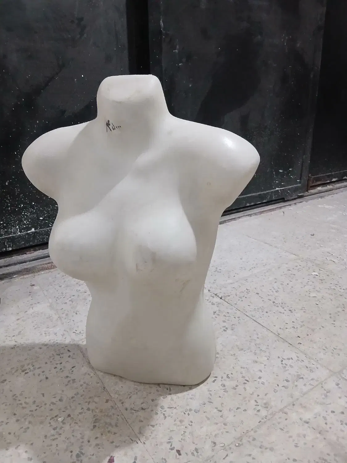 مانکن نیم تنه دبه ای ۳ عدد|فروشگاه و مغازه|همدان, |دیوار