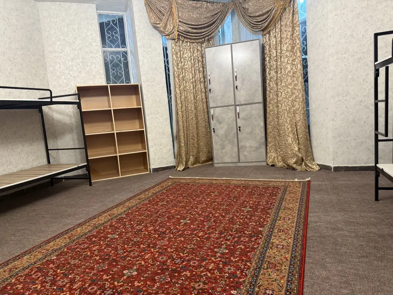 خوابگاه دخترانه|اجارهٔ کوتاه‌مدت آپارتمان و سوئیت|شیراز, دینکان|دیوار