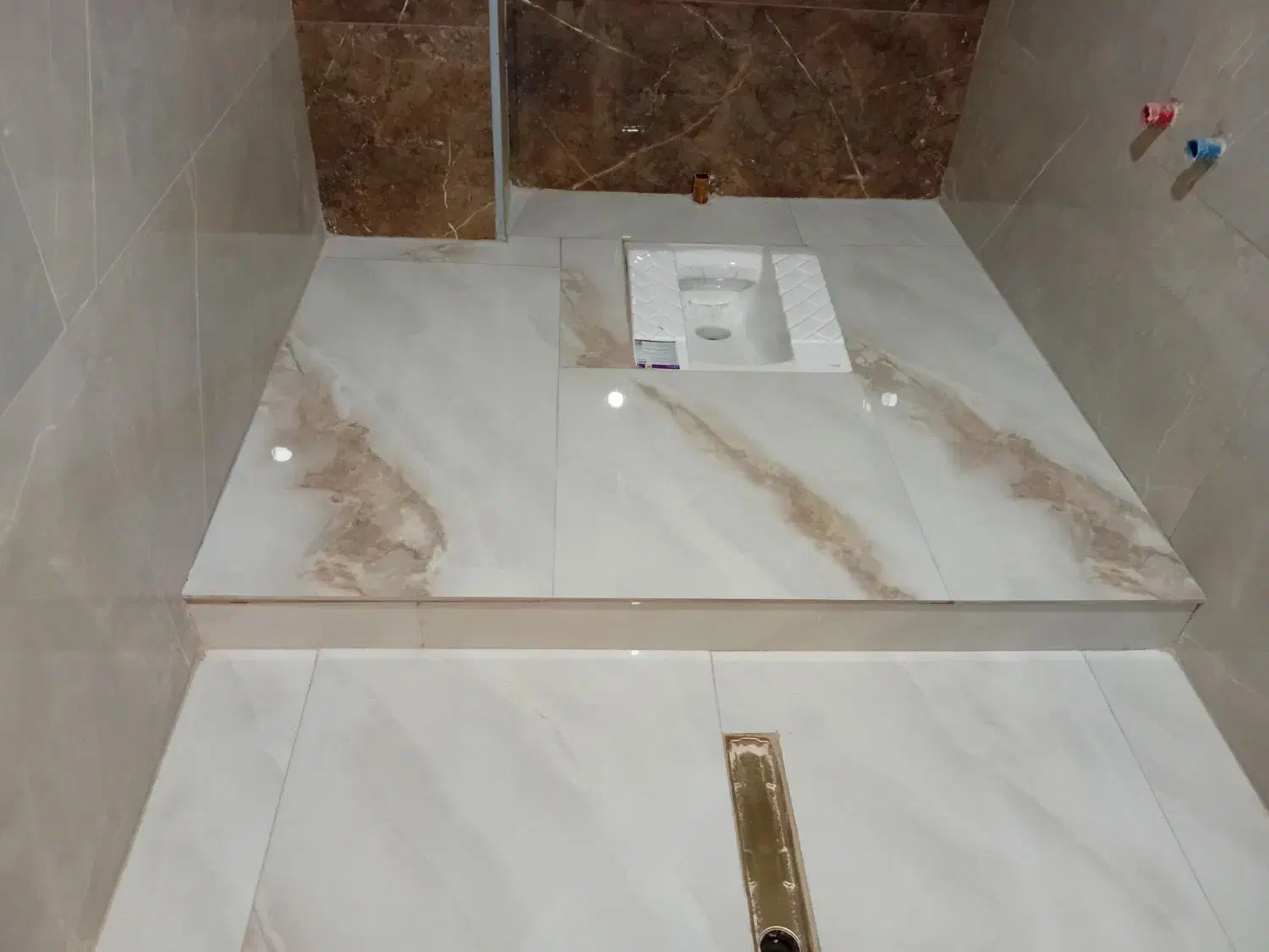 کارگر برای کاشی کاری نما کاری|استخدام معماری، عمران و ساختمانی|خوی, |دیوار