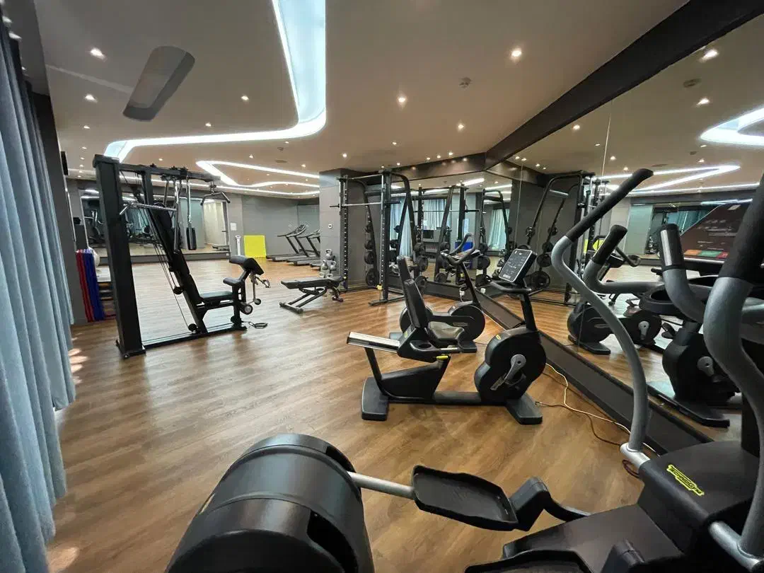 112متر تراس بزرگ باغ بهشت سعادت آباد