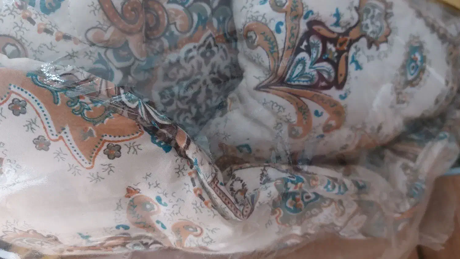 لحاف کرسی|رختخواب، بالش، پتو|چهارباغ, |دیوار